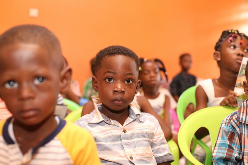 children engaging in STEM activity