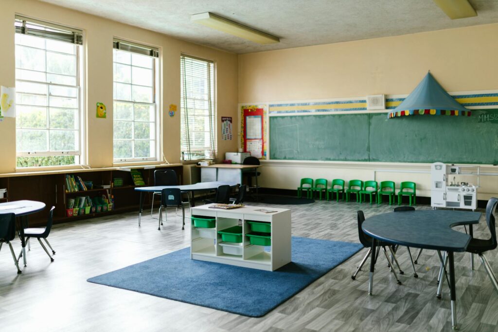 kidney table classroom setup