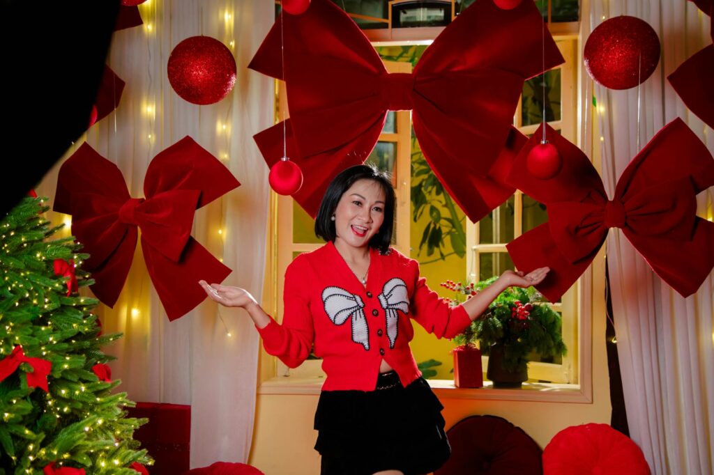 noelle holiday portrait