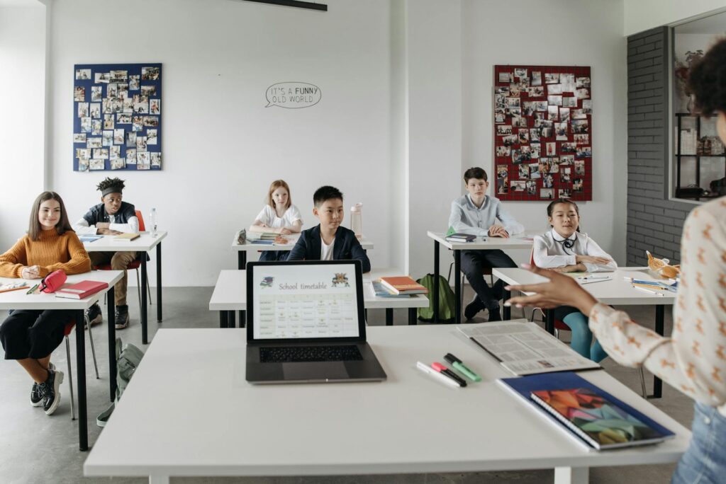 Persona 4 Golden classroom scene