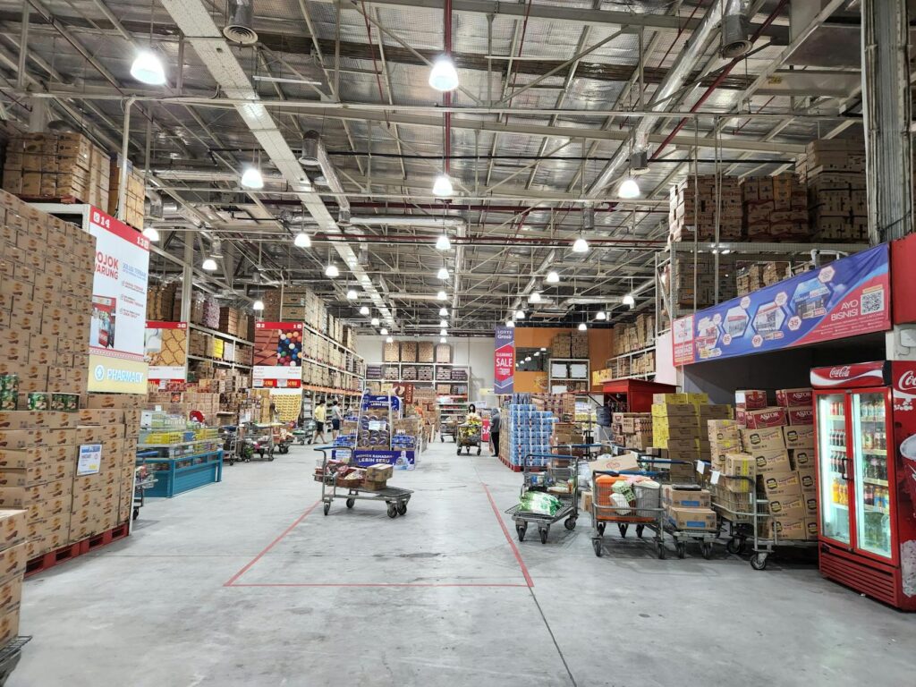 warehouse club interior bulk shopping