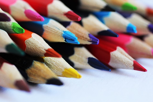 Diagram showing hue, value, and chroma with examples of each (how to mix acrylic paint colors)