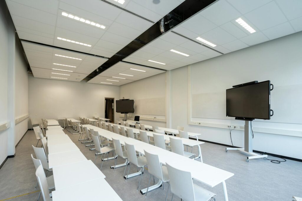modern classroom 7x layout
