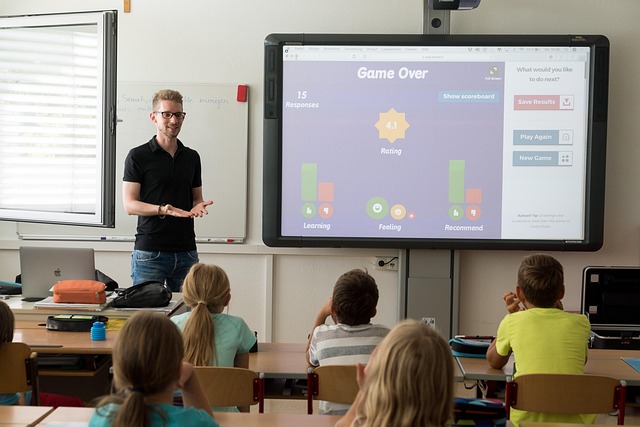 Teacher discussing classroom rules with students (what is classroom management in education)